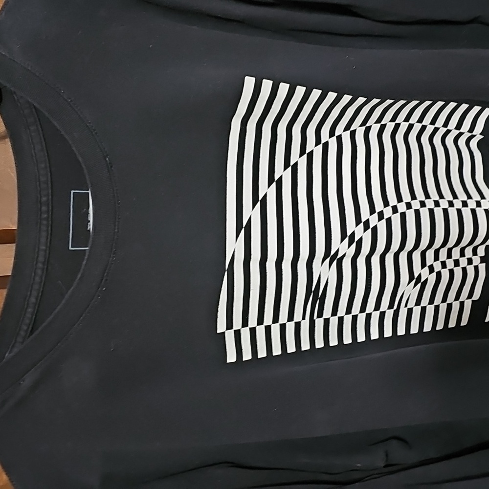 The North Face Optical Illusion Logo Shirt - Picture 4 of 8